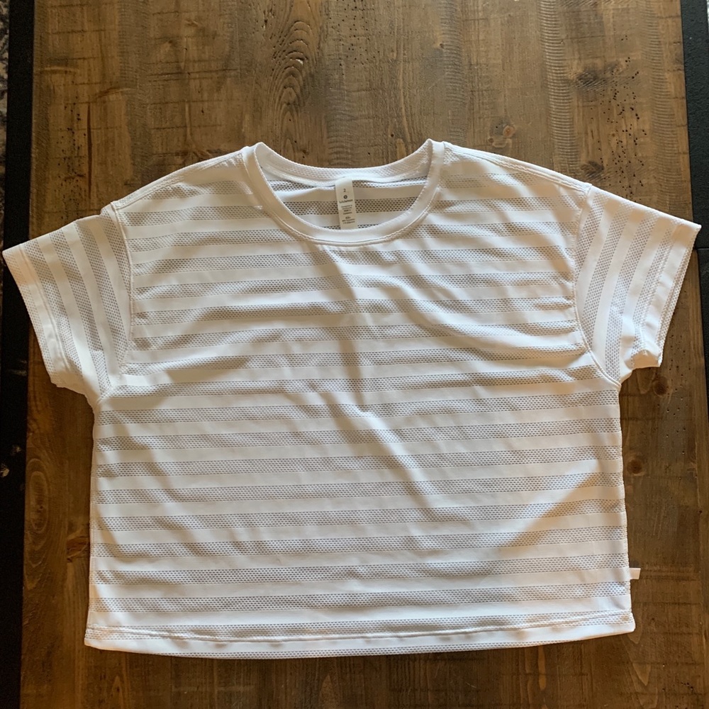 Lululemon- cropped mesh tee / sz 2